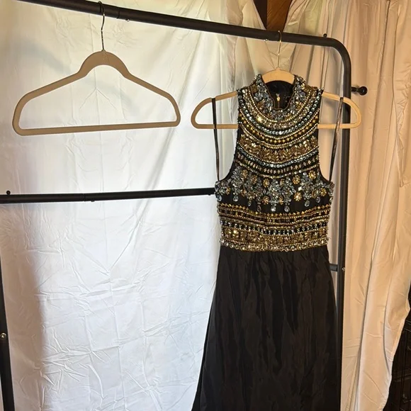 green emerald velvet dress Sherri Hill 55460 main image 0